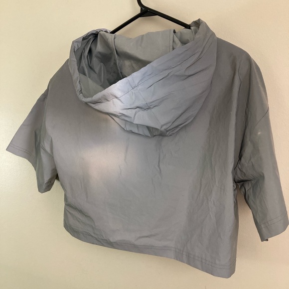 Noisy May Hooded reflective crop. - Picture 4 of 4